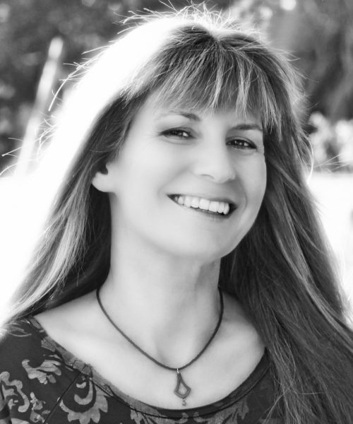 When Kat was hit with early-onset dementia, she reclaimed her brain by addressing the root causes of dementia, and with an anti-inflammatory diet, detox, hormone regulation, raising cholesterol and more.